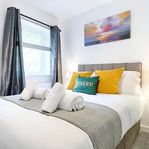 bryn-house-tv-in-every-bedroom.cardiffhotelswales.com/