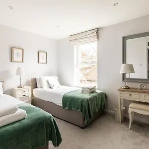  Holiday home Premium House W Parking - Walk Everywhere