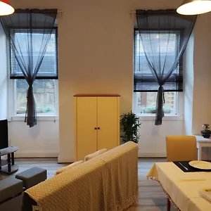  Apartment North Parade House Lower Level